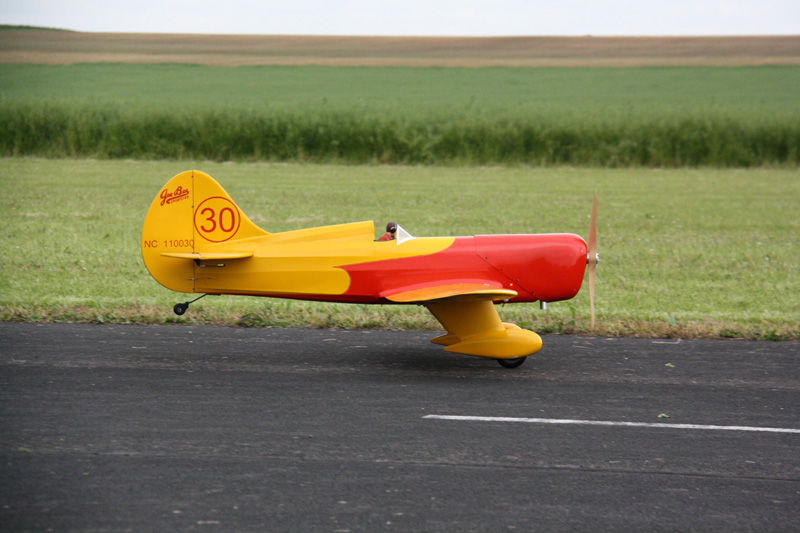 Le  Gee Bee D  N°30 au décollage d'Hervé Batard