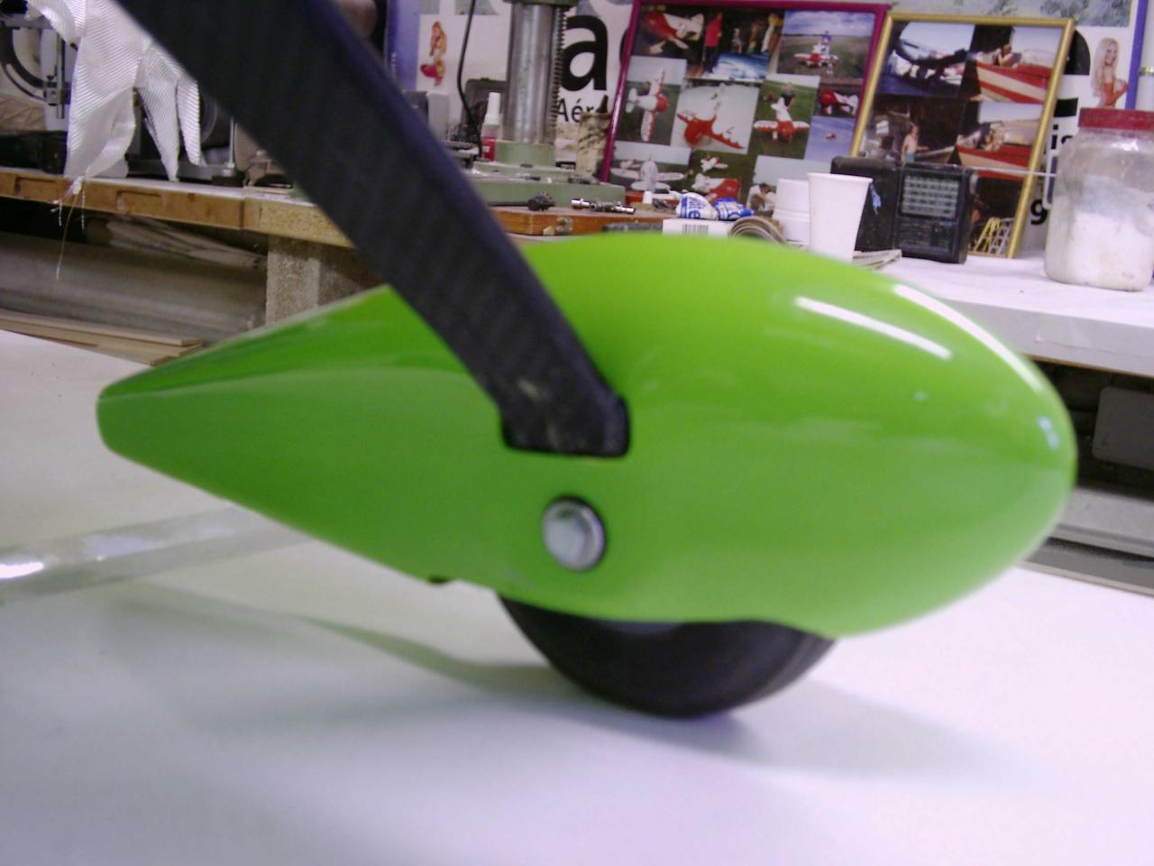 cassutt / fixation capot de roue