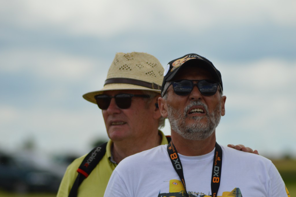 j j . OVREL / R. NAVARRO