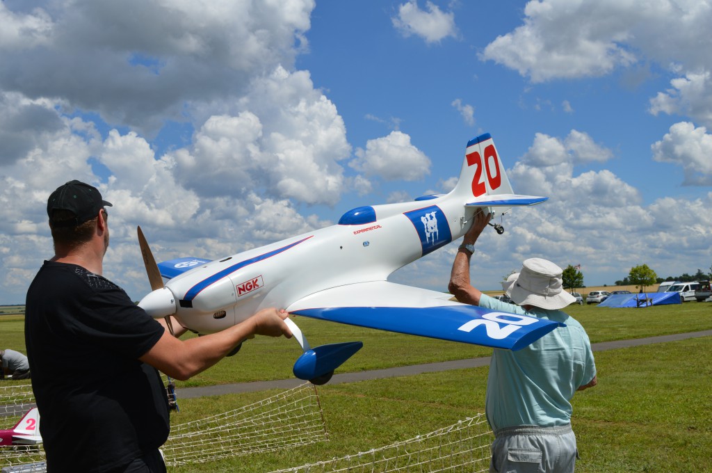 Jean Fabien Présente aux juges son Avion