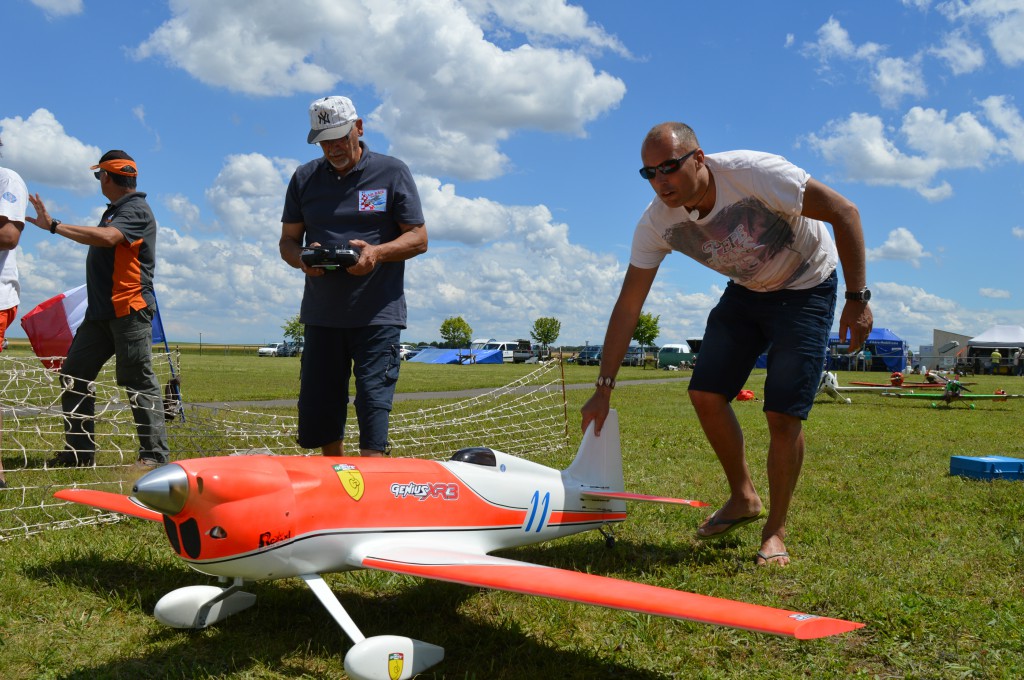 Olivier Dupré coatch notre Ami (serge Défié...  radio  en main  )