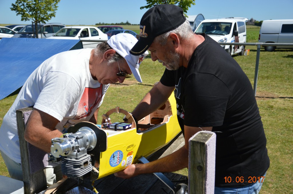 la platine support de train  a eu  besoin d'un petit renfort  en fibre