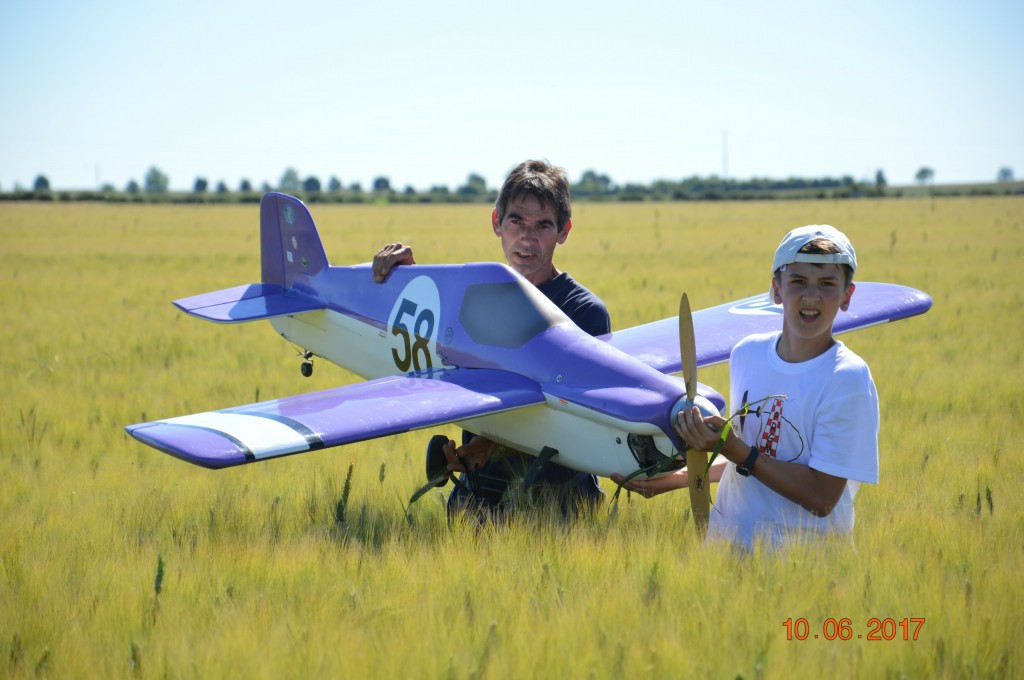 Magnifique image de la récupération  dans les Blés du N°58
