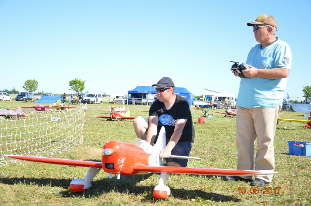 Jean Fabien maintient l'avion de Pascal 