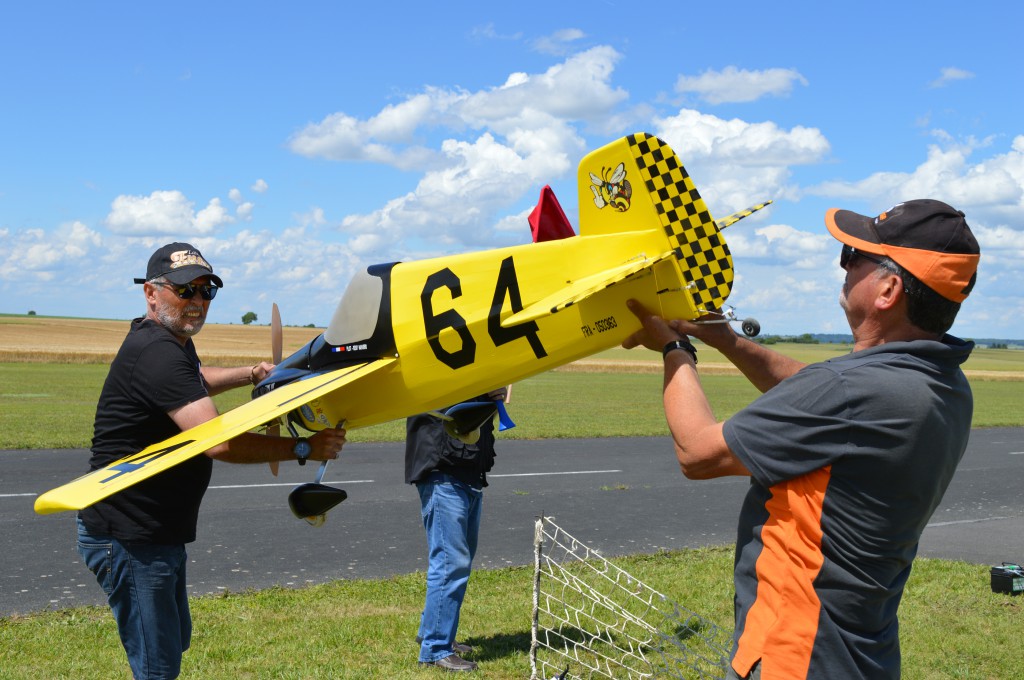 Présentation aux juges des deux faces du Modèle