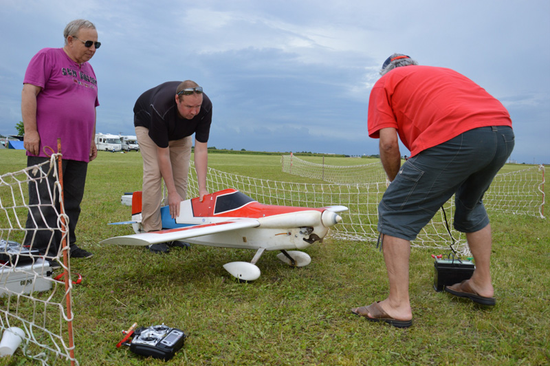Au Démarage  jean Fabien tient le Cassutt de Pierre Clesse