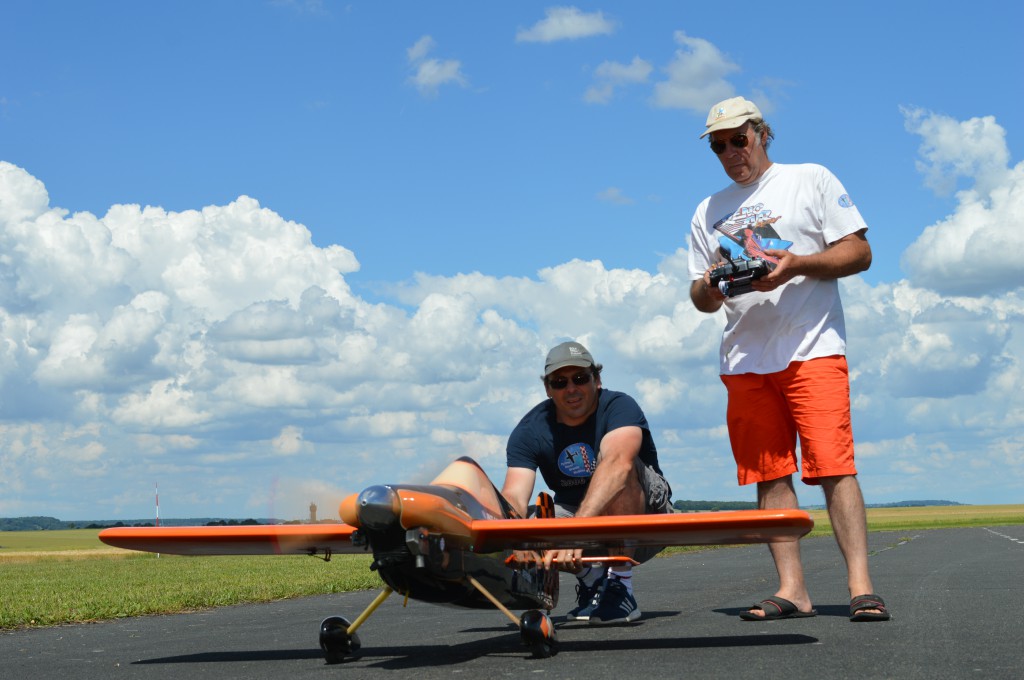 Dernier controle des gouvernes avant le laché du Cassutt