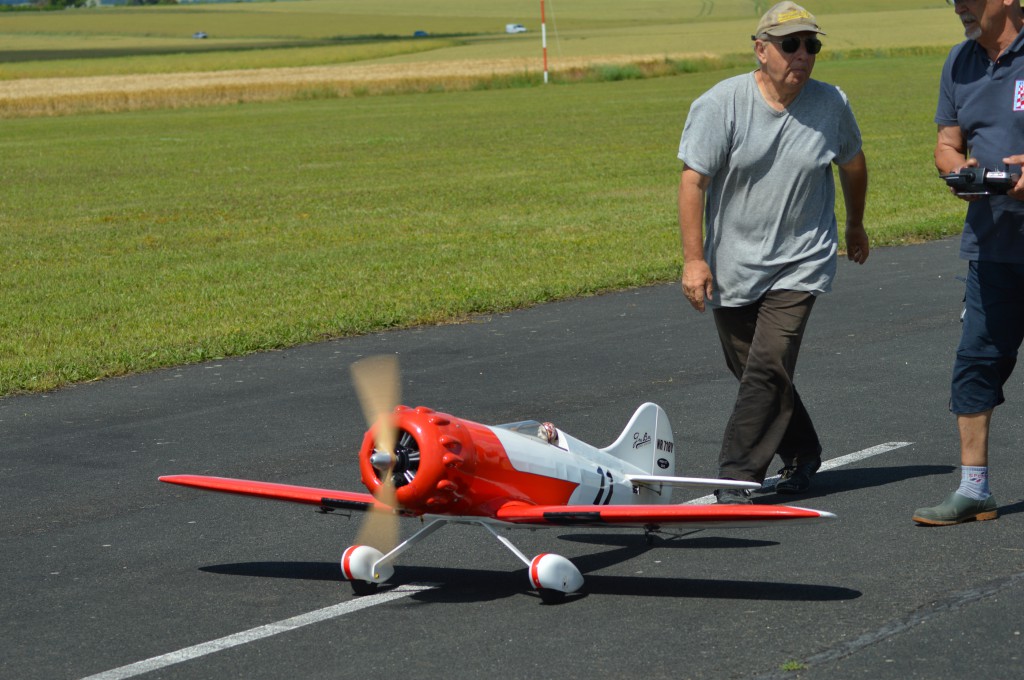 Serge Défié au point fixe du Gee Bee Y N°11