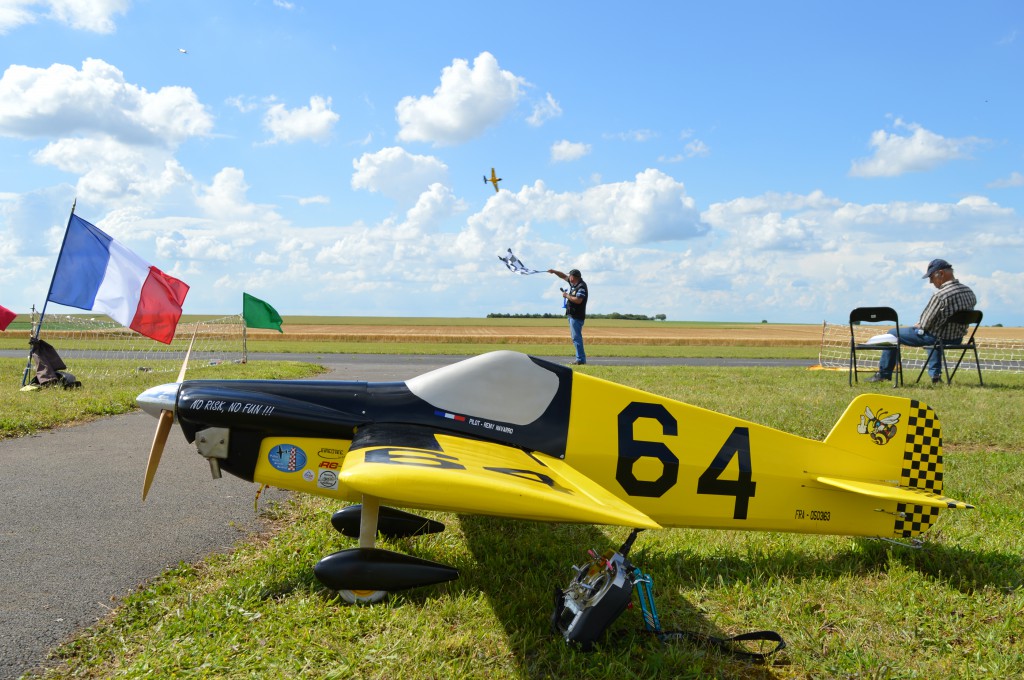 Au parking le N°64 attend son tour