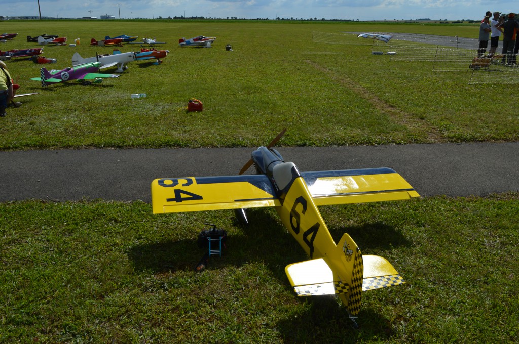 Le N°64  profite de ce beau soleil