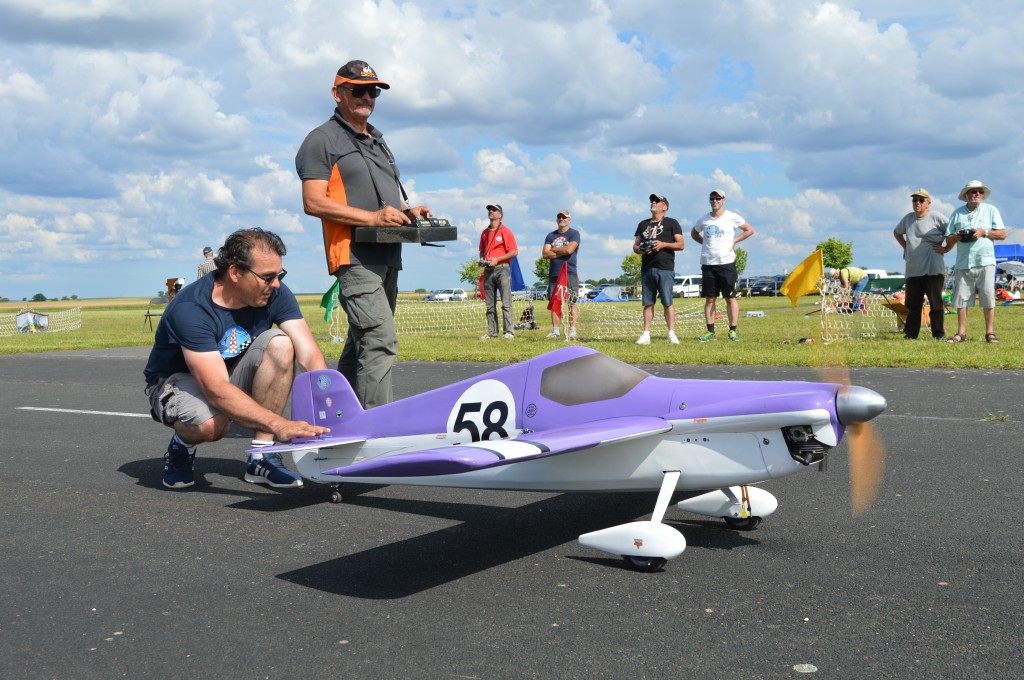 Vincent S'apprète à lacher le racer de Gilles