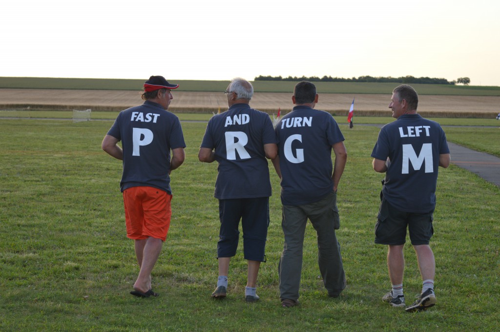 A quatre et  dans l'ordre... SVP