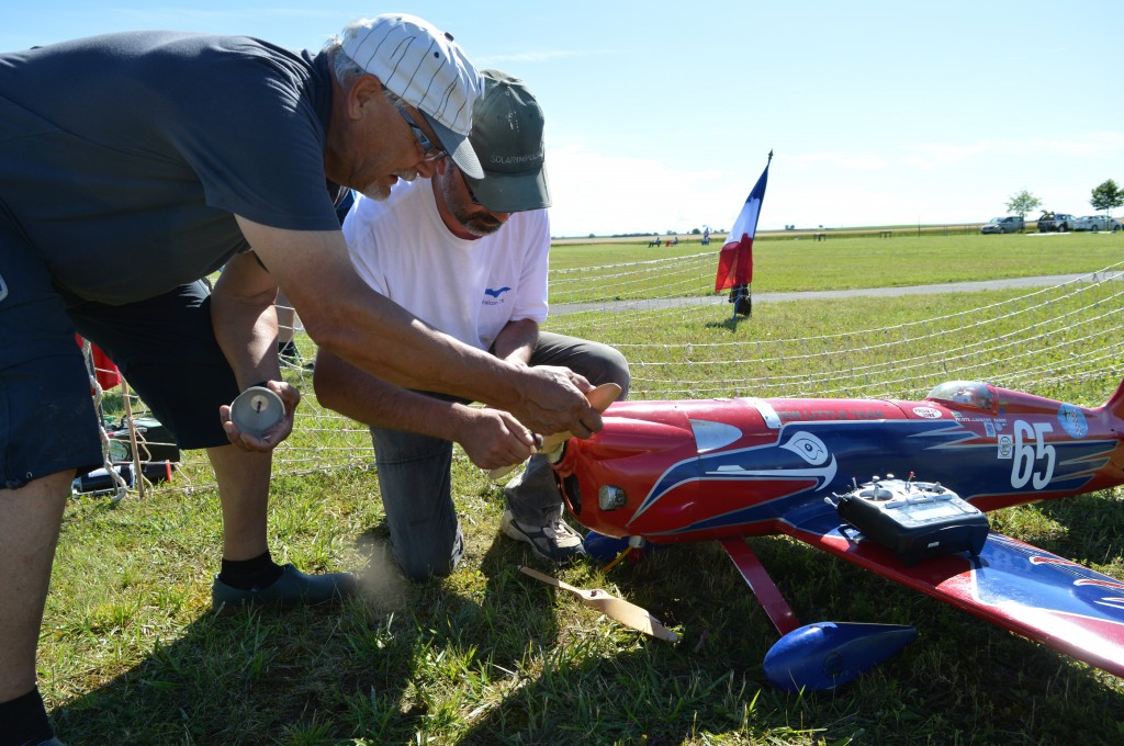 Serge et Guillaume S'affole sur le Déssérrage  de l'hélice du New Little de  Laurent Bardy