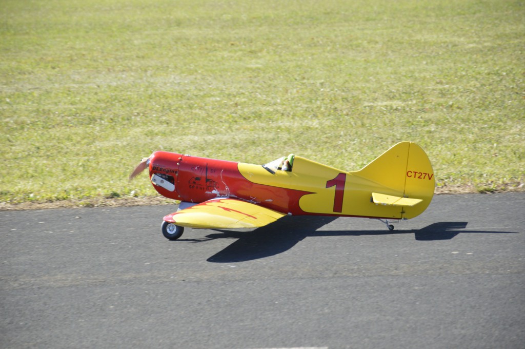 Jean et son Gee Bee nous viens aussi  de L'est ..