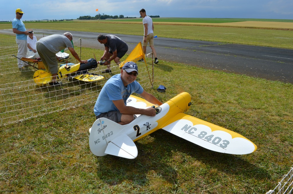 le plus vieux du plateau , ce Gee Bee Sportster à ete construit  par Patrick en 1986