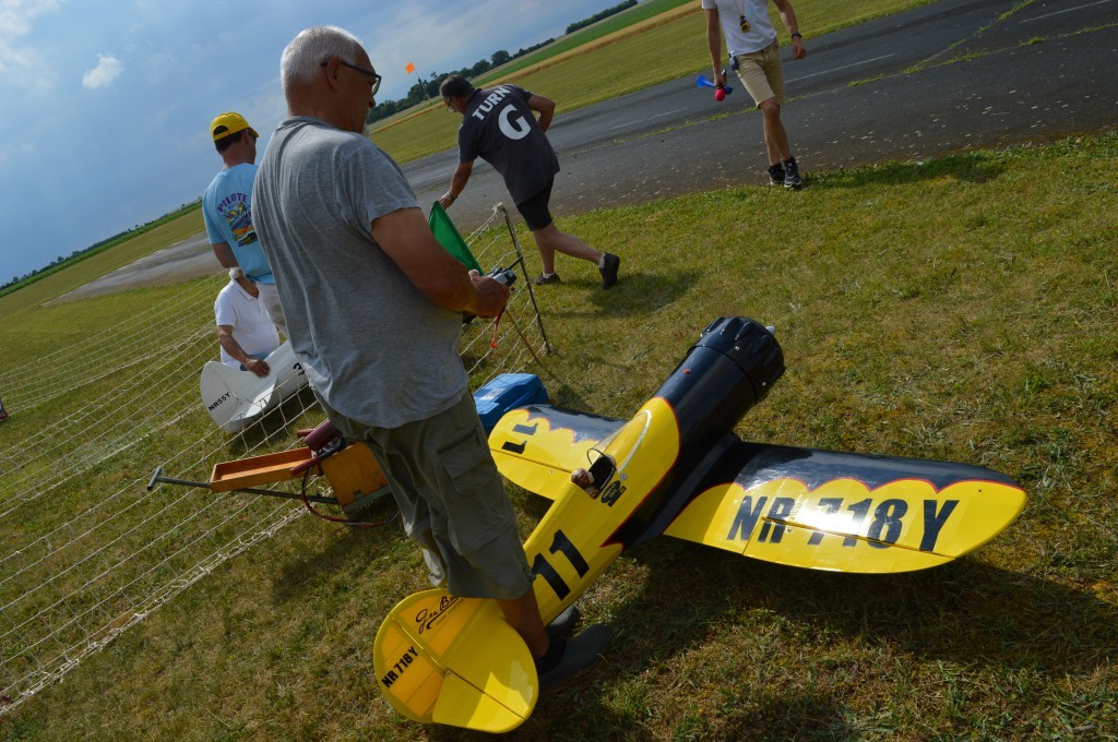 Changement de couleurs pour Le Gee Bee Y de serge Defie