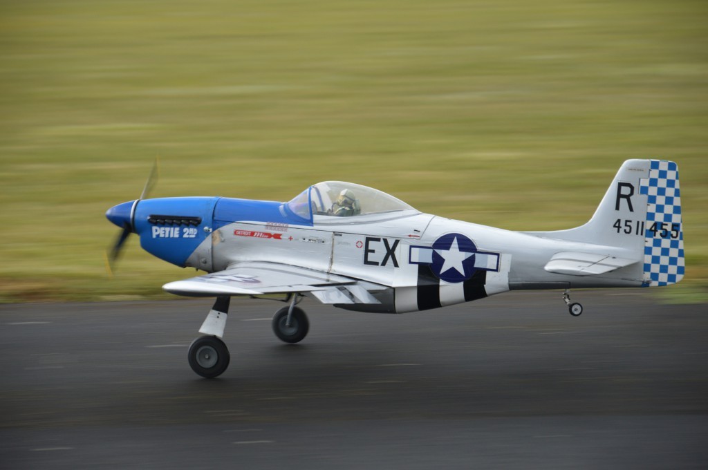 Magnifique prise de vitesse du Mustang de Pierre Yves
