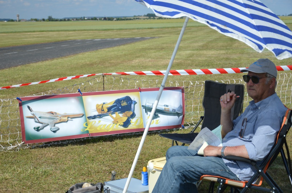Claude coordonne  le chef de piste et les chronos ...
