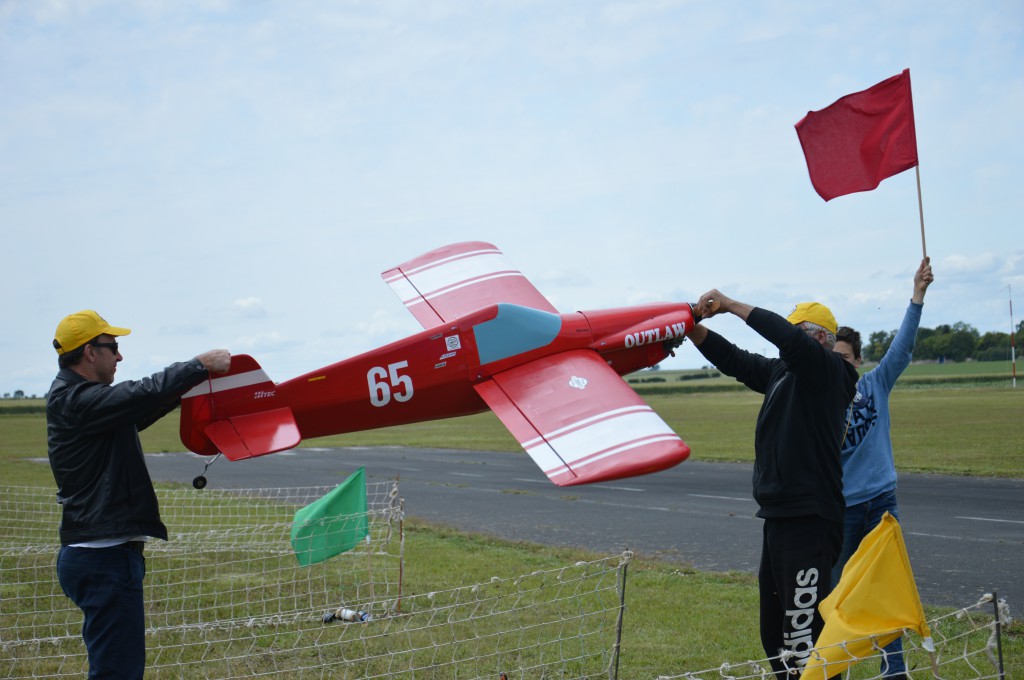  Avion Rouge / Drapeau Rouge , Présentation aux juges du Cassutt N°65