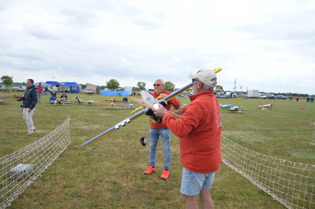 Ovrel et Navarro  en présentation du Cassutt 