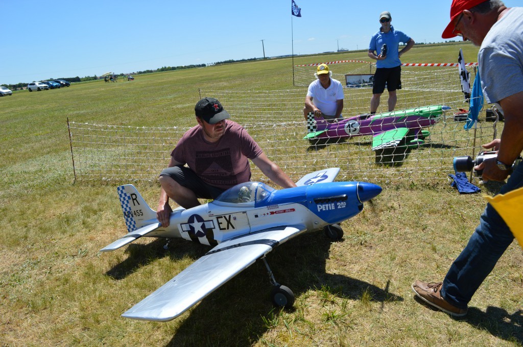 Warbird -le P51 Mustang participe  en   