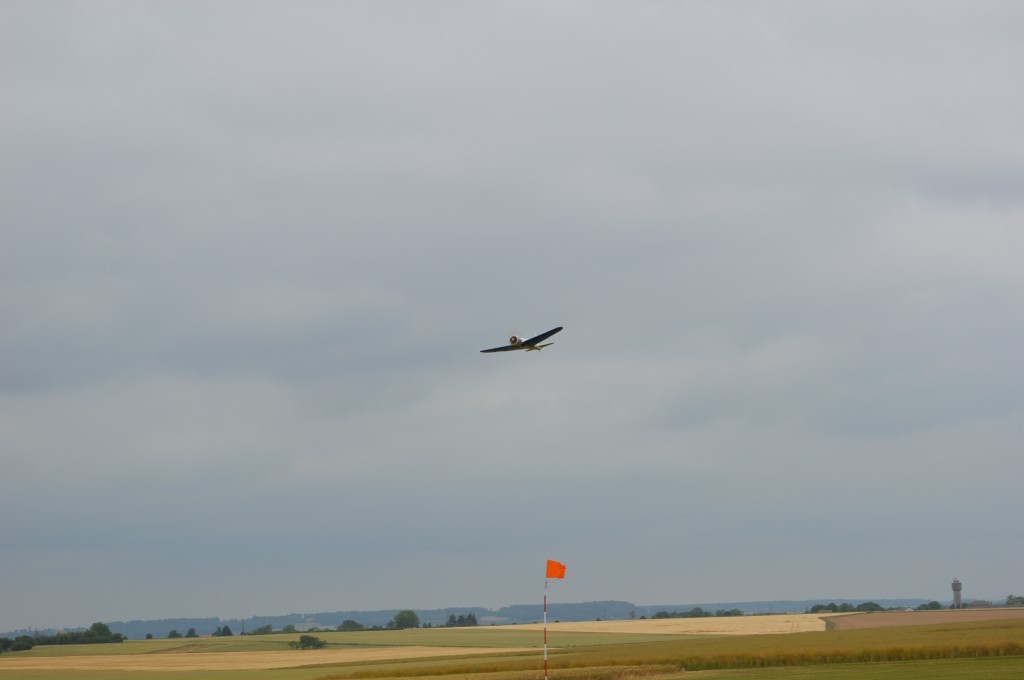 Arrivé du Hughes H1 avion de légende
