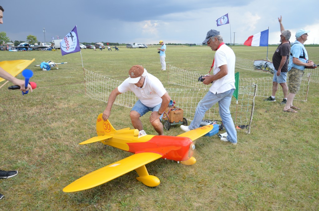 Hervé Controle son Avion lors du démarrage