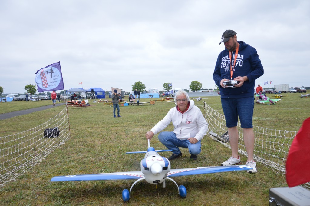 Dans le Box , Pierre et Jean Fabien attendent leur tour ... 