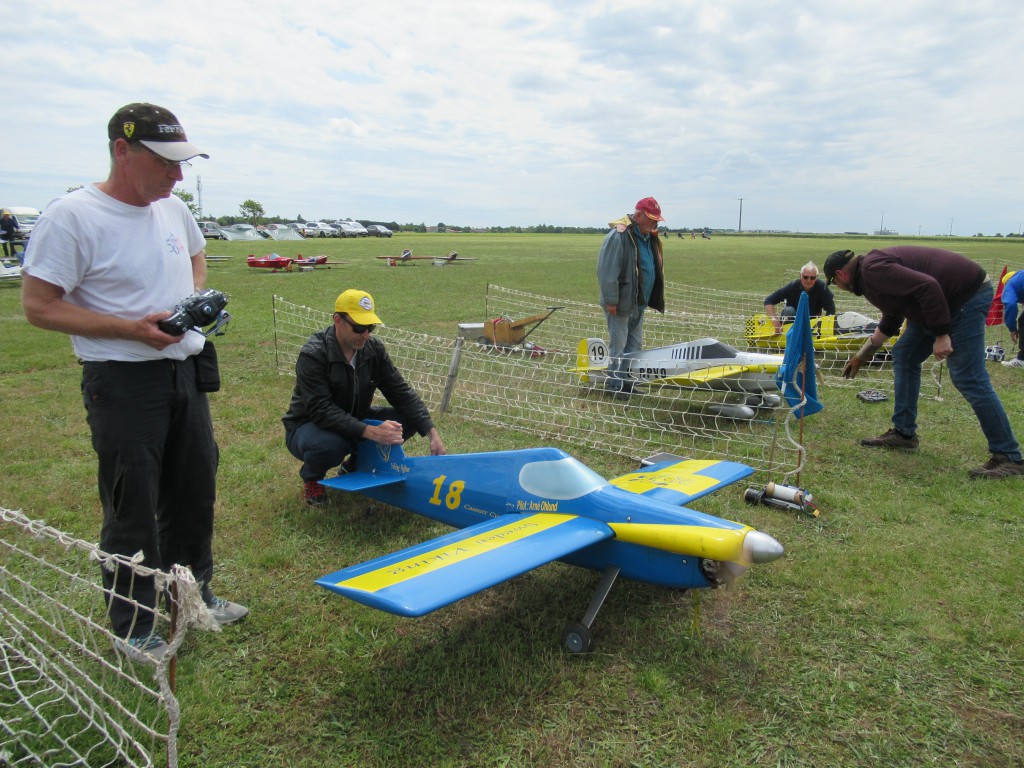  Au premier plan (N°18)  Franck Baudin  lors d'une série en Cassutt 