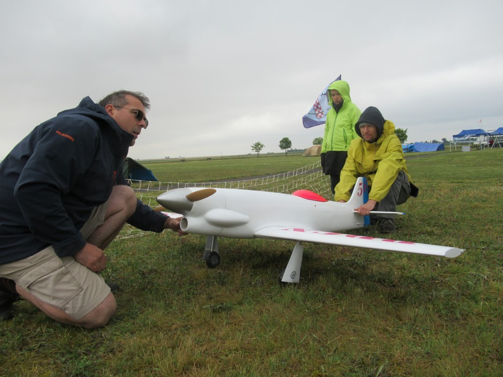 Vincent en préparation pour ce 1er vol profite de conseils divers