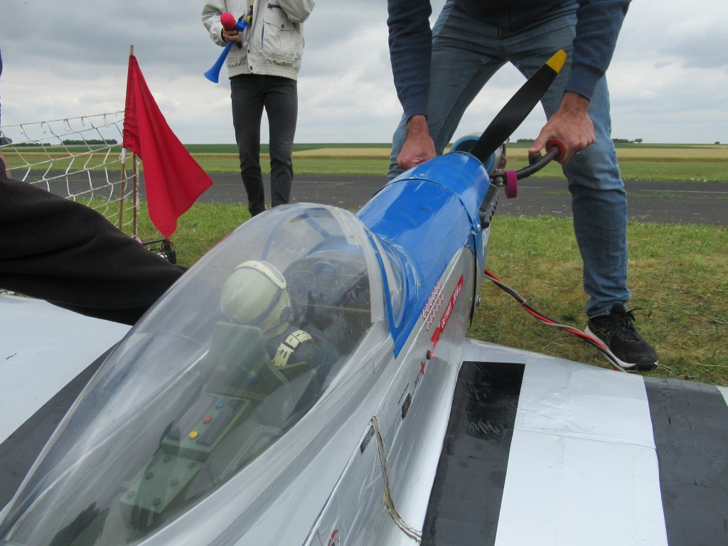  Prèt à en découdre Le P51  Mustang de Pierre yves