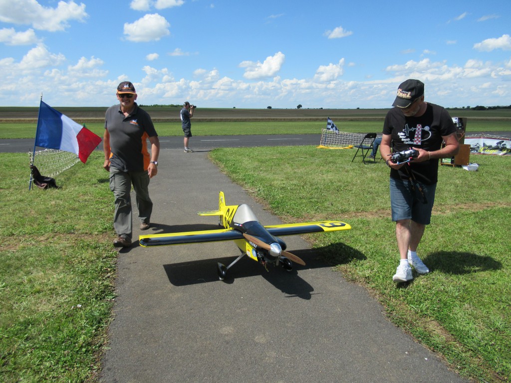 Retour d'un vol  et coupure radio pour le cassutt de Rémy Navarro