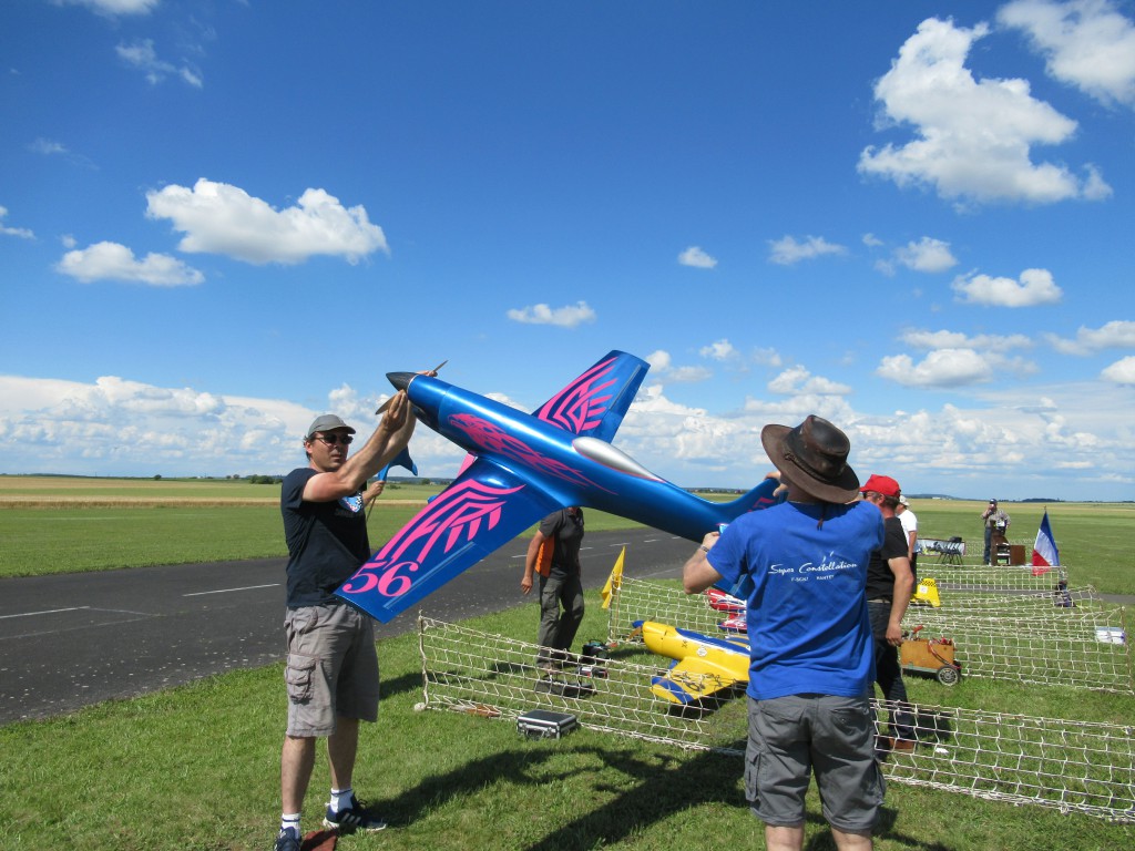Vincent Colas en présentation de son  little big avant  destruction du beau  Cone Carbone