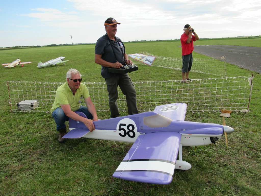 très concentré... Gilles watelet au départ et son cassutt N°58