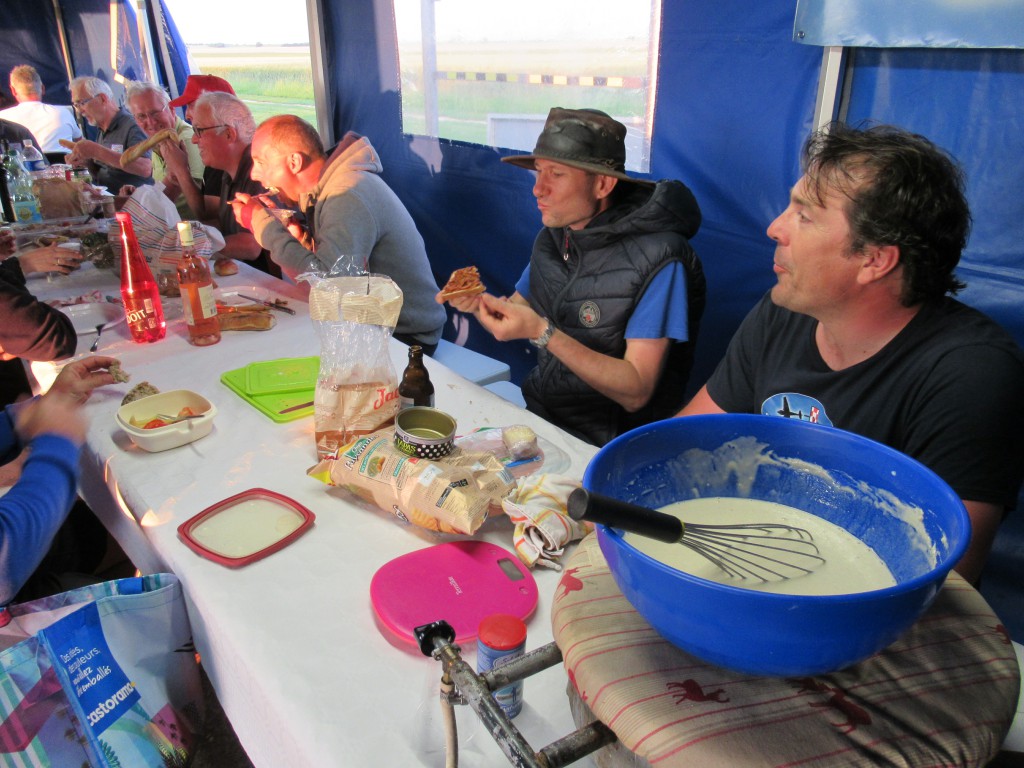 il reste de la pate a crèpe pour les amateurs...