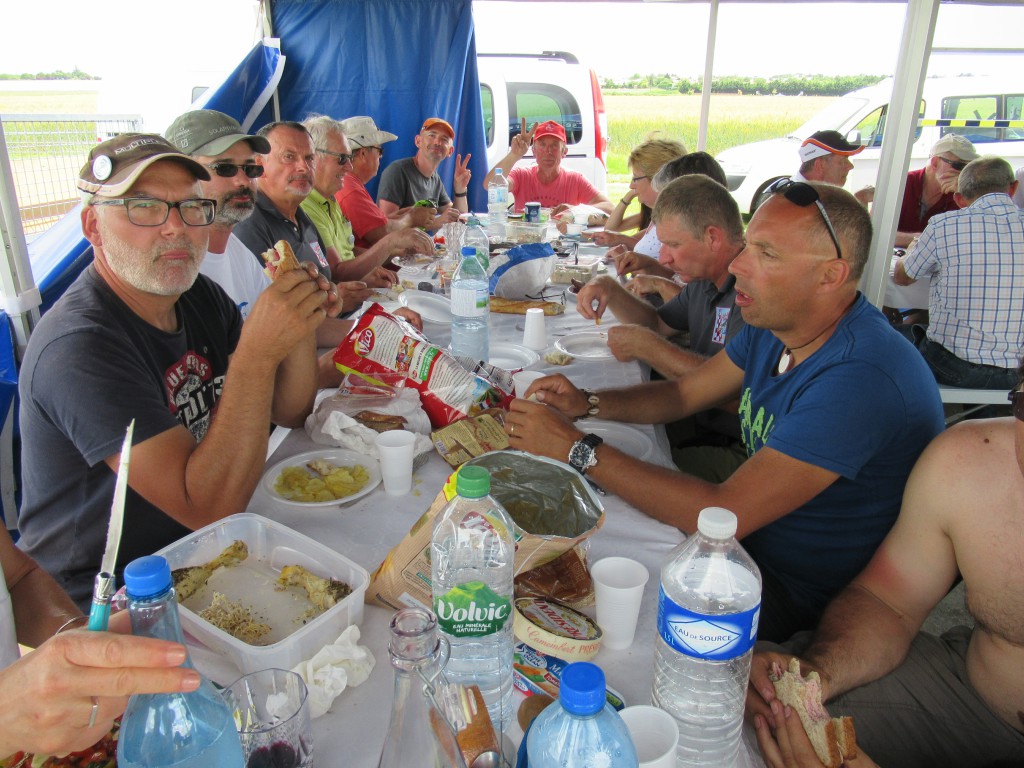 le déjeuné sera suivi de la remise des prix et de l'annonce des résultats