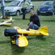 Richard et son gee Bee Y issu d'un Kit ready to fly -  2,00m Env