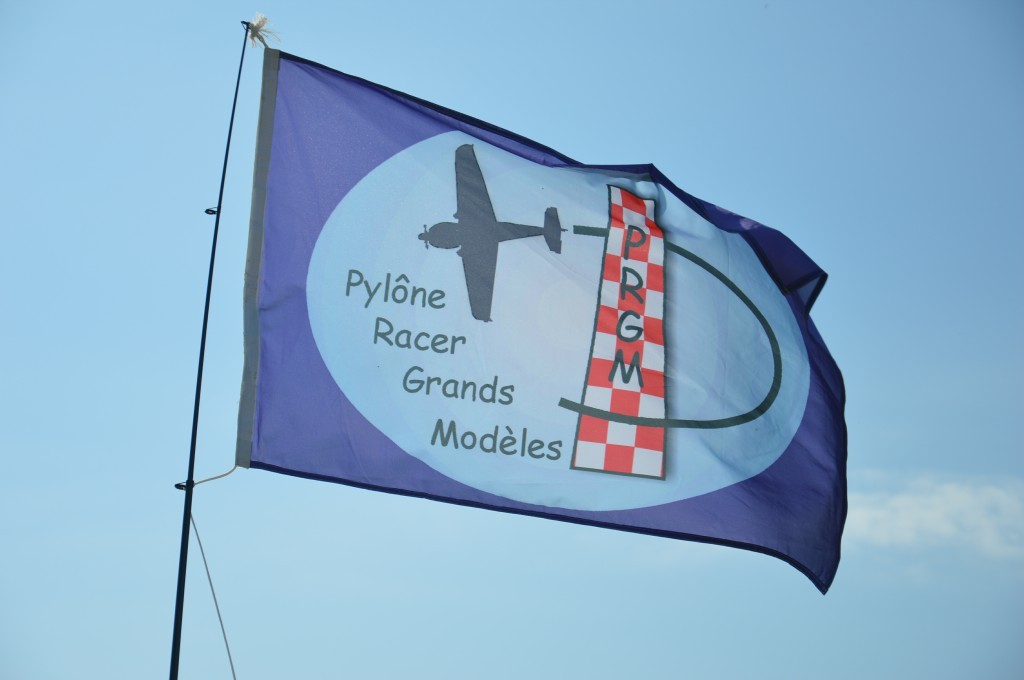 Dans le vent ,l'un des  drapeaux du PRGM